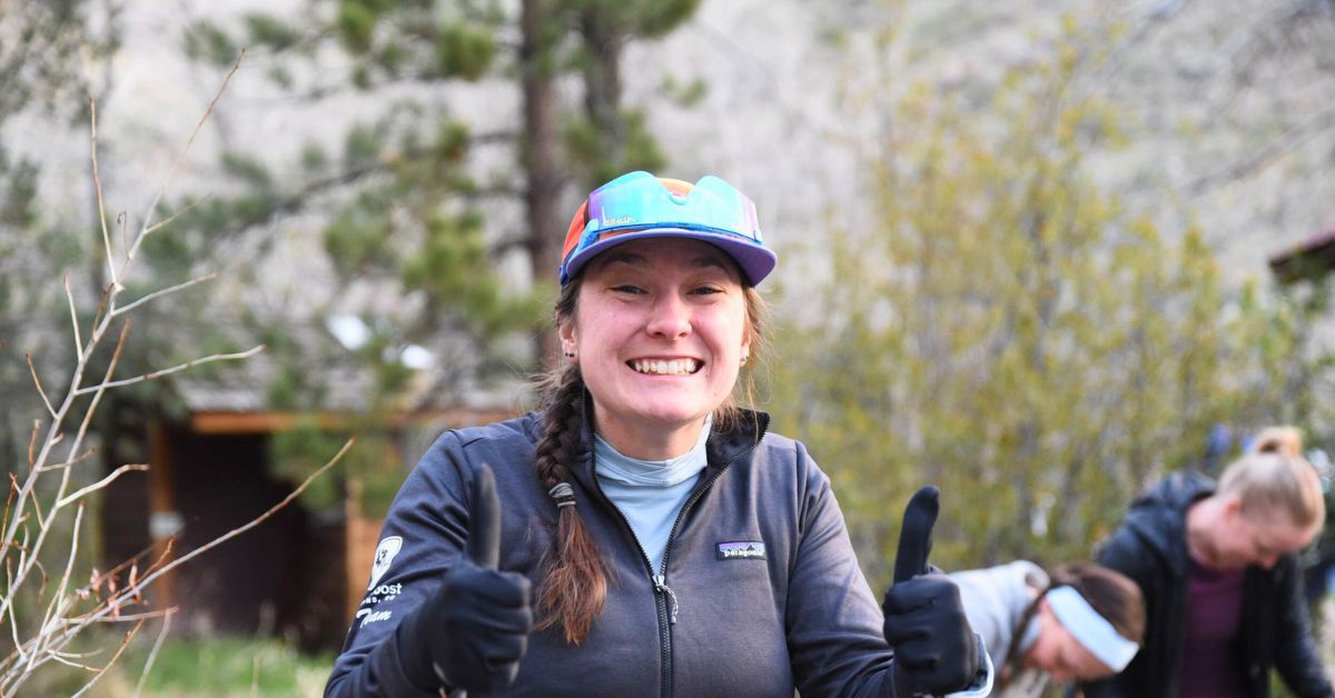 Runner giving thumbs up because she's set realistic running goals she can achieve